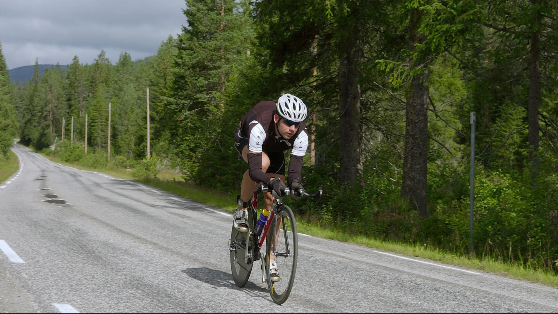 中长距离自由泳表现持续稳定,中长距离游泳和短距离游泳