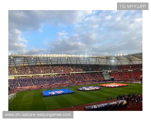 中场拦断后一条龙推进:完美配合进球点燃球场激情 中场拦断后一条龙推进:完美配合进球点燃球场激情